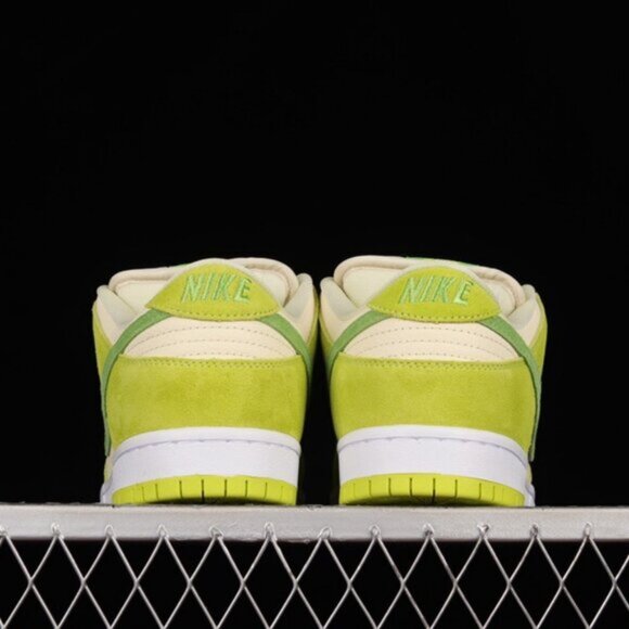 Nike SB Dunk Low "Green Apple" - Picture 6 of 7